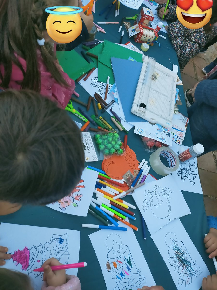 carolcorbacho1's tweet photo. Está tarde el equipo de Políticas Sociales  de @masmvillaverde   hemos organizado una mesa participativa, para que los niños y niñas de Villaverde hicieran su tarjeta navideña para los residentes de Plata y Castañar. ¡Ha sido un éxito! https://t.co/y6ldxWVCp1