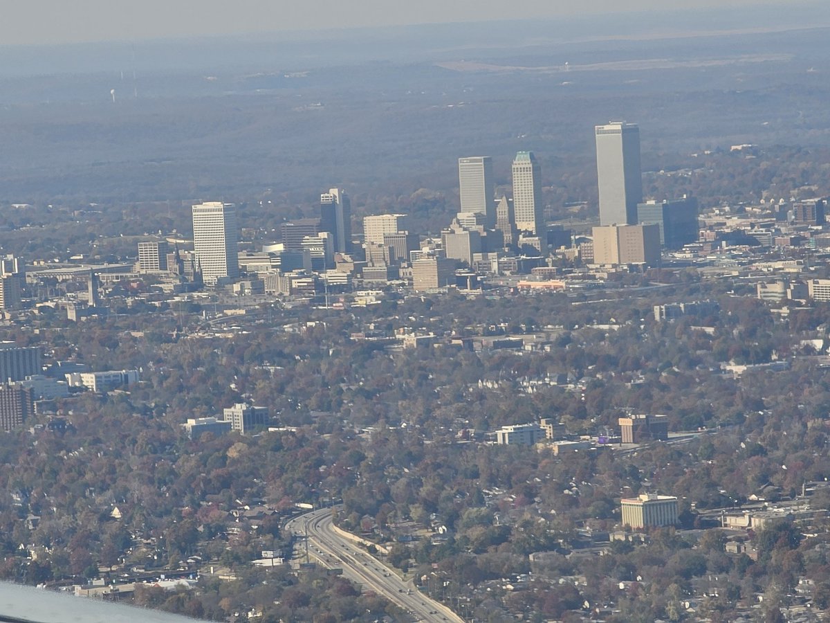 KevinMDOK's tweet photo. Nothing like seeing the @cityoftulsagov skyline on approach home. Think I see @jamesaydelott in the 3rd picture. https://t.co/El89mvizqa