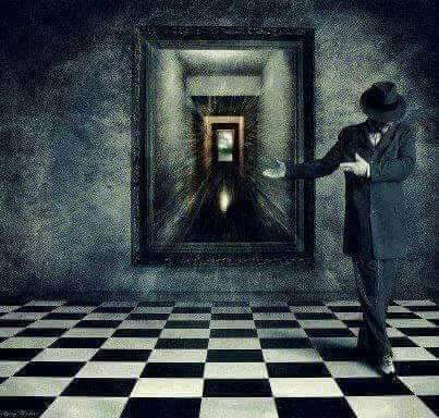 حتما في داخل كل منا حكاية صغيرة , يكتمها كثيرا عن الاخرين ,
 ويبوح بها لنفسه , بصمت ,  
قد تكون جميلة وغريبة , 
وقد تكون قاسية وموحشة , 
لكن مايهم فيها انها لنفسك وتخصك انت فقط ...