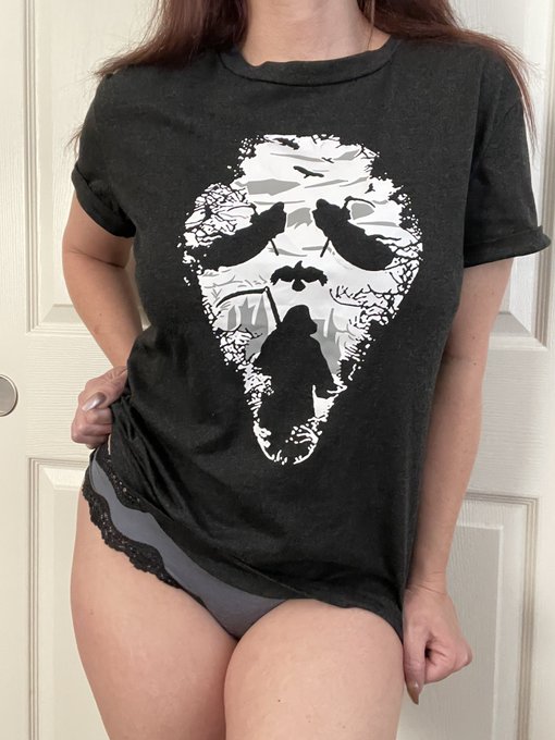 New shirt! Love the detail 🖤 #Ghostface #reaper #newshirt #amazon #horrorwhore https://t.co/EFm6erpx<a href="/tag/ghostface"class="tags">#Ghostface</a><a href="/tag/reaper"class="tags">#reaper</a><a href="/tag/amazon"class="tags"><span>#amazon</span></a><a href="/tag/newshirt"class="tags"><span>#newshirt</span></a><a href="/tag/horrorwhore"class="tags"><span>#horrorwhore</span></a>