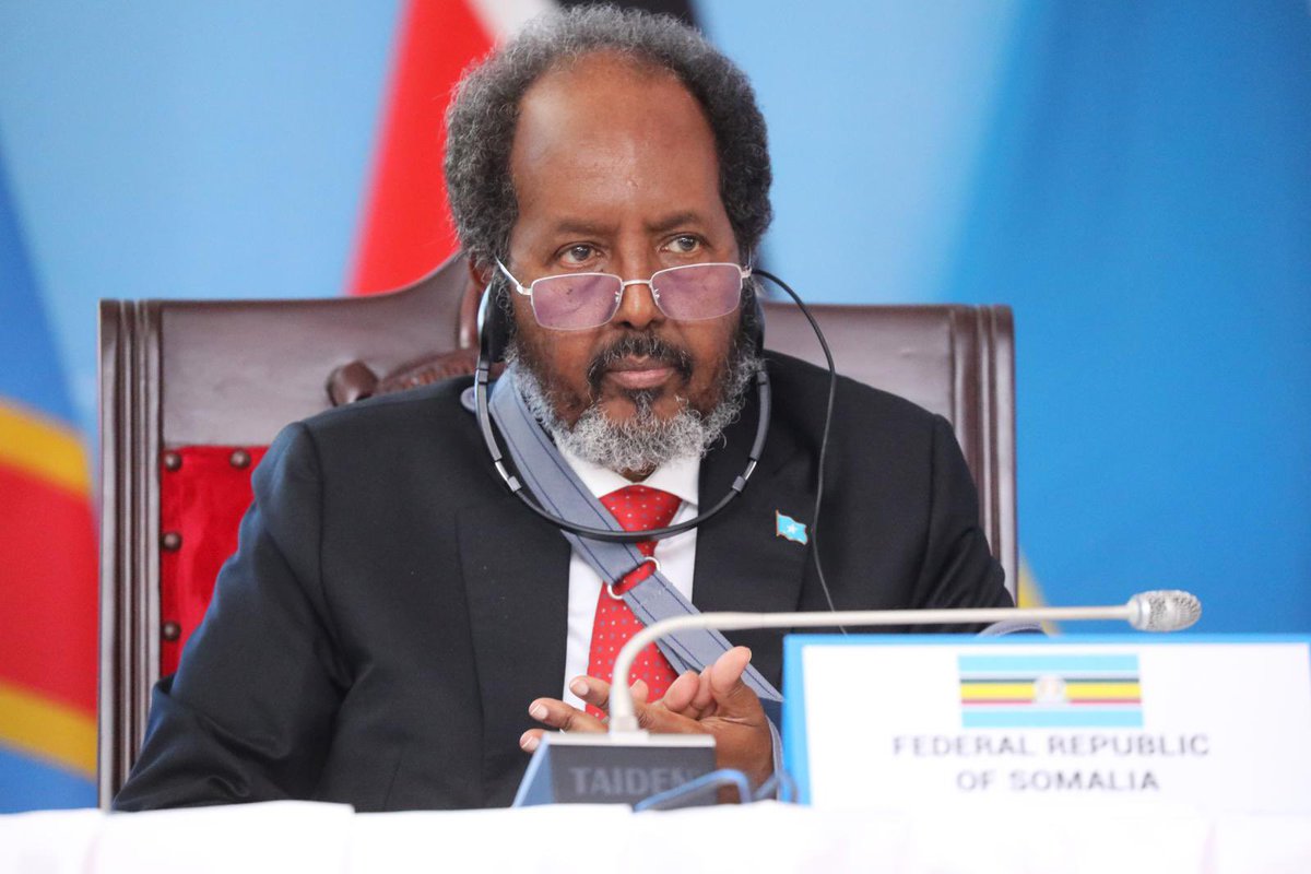 HassanSMohamud's tweet image. Honored to address the 23rd Ordinary Summit of the East African Community as #Somalia proudly joins this esteemed family of nations. Our commitment to regional unity, shared growth &amp;amp; prosperity marks a new chapter in our history. Grateful for the support of all EAC member states.