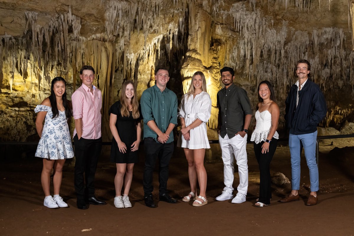A spectacular backdrop for our Tennis SA State League All Stars team photo⭐️

#StateLeagueAllStars