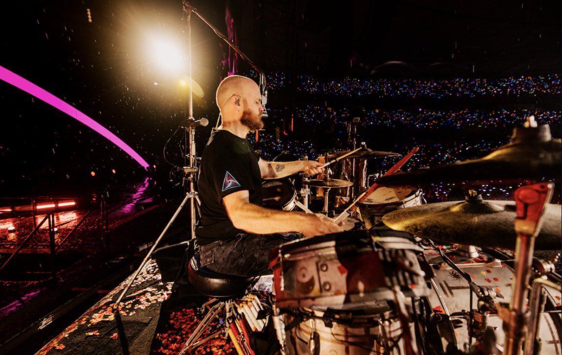 coldplay_fm's tweet photo. Fotinhos da noite em Kuala Lumpur 😍
📸 Coldplay App
#ColdplayFM #ColdplayBR #ColdplayBrasil #ColdplayKualaLumpur @coldplay https://t.co/D7xlnUxk5d