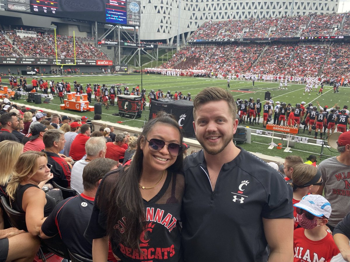 Giving away my Kansas tickets to Bearcats fans for free! Send these seniors off right!

Section 120, Row 14, Seats 17 &amp; 18

RT for your chance to win! Picking a winner tonight at 8pm