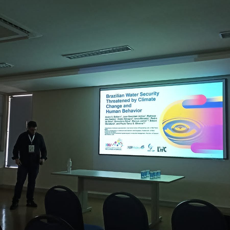 @abrh_Hidricos I also presented a project in collaboration with @SBallarinAndre , under the supervision of Prof. @HWS_hydrology , on projections of water security for Brazil. 🌍 Work already published and full of insights (agupubs.onlinelibrary.wiley.com/doi/10.1029/20…)!
