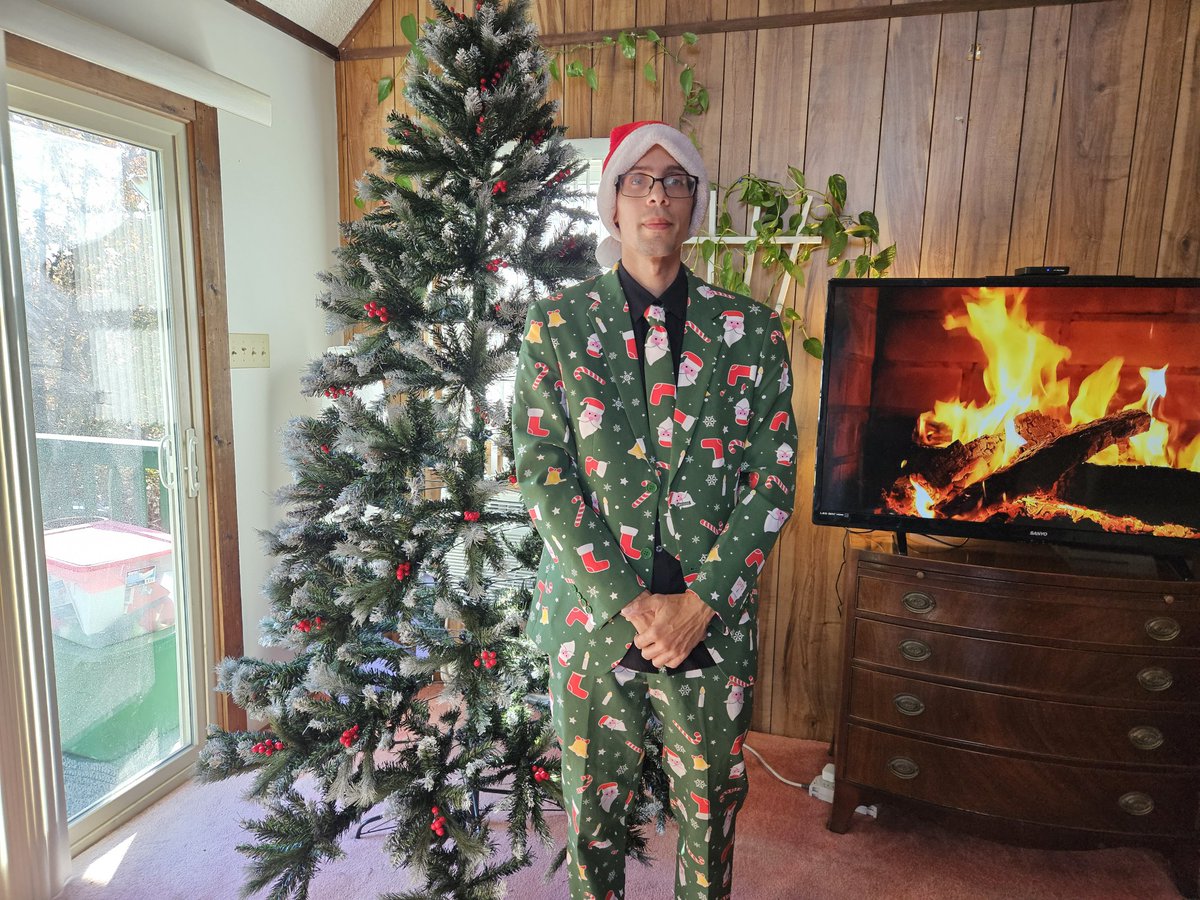 TheBalorClubGuy's tweet photo. I put the Christmas tree up like a boss
A Santa Boss that is. 🎄🎅
#opposuits #ChristmasTree https://t.co/YOppdAo3wg