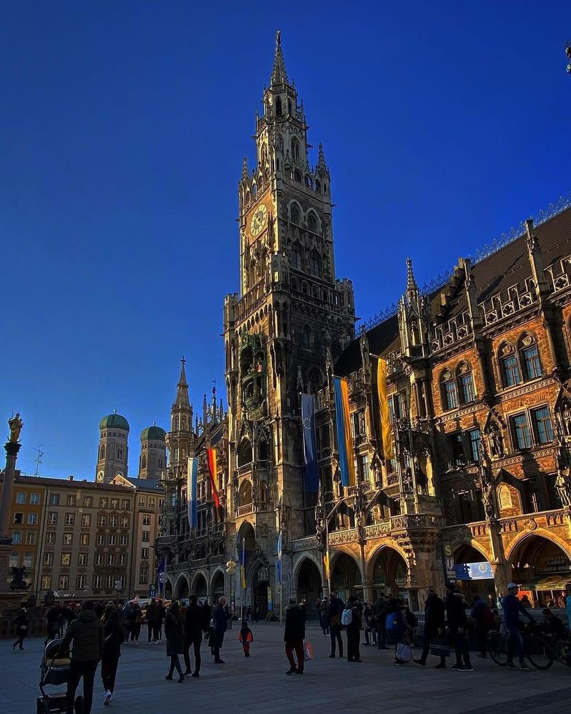 Munich's beauty is a timeless symphony, where historic charm and modern elegance dance in perfect harmony. ❤️✨🇩🇪

Tag a friend and let's spread the love for this picturesque city together! 🌇💖
#treaven