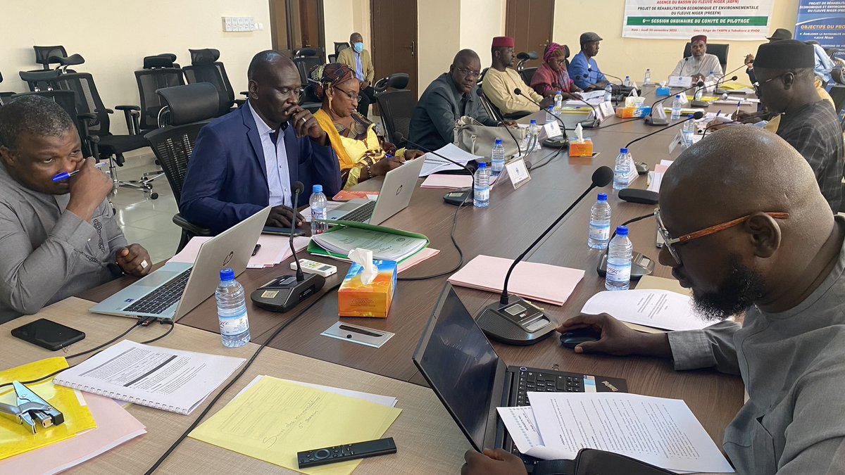 PreefnM's tweet photo. 6eme édition du comité de pilotage du projet de réhabilitation économique et environnementale du fleuve Niger (PREEFN). L’événement a été organisé au siège de l’ABFN et présidé par le représentant du ministre de l’Environnement. https://t.co/y1sVFvaNqq