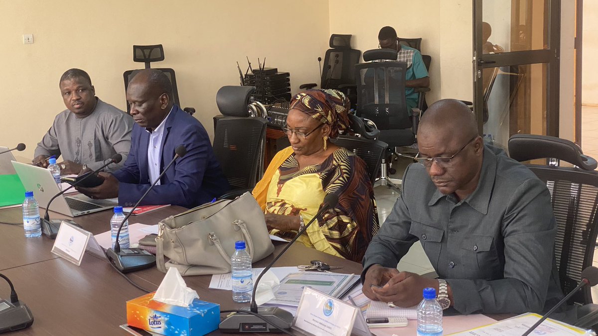 PreefnM's tweet photo. 6eme édition du comité de pilotage du projet de réhabilitation économique et environnementale du fleuve Niger (PREEFN). L’événement a été organisé au siège de l’ABFN et présidé par le représentant du ministre de l’Environnement. https://t.co/y1sVFvaNqq