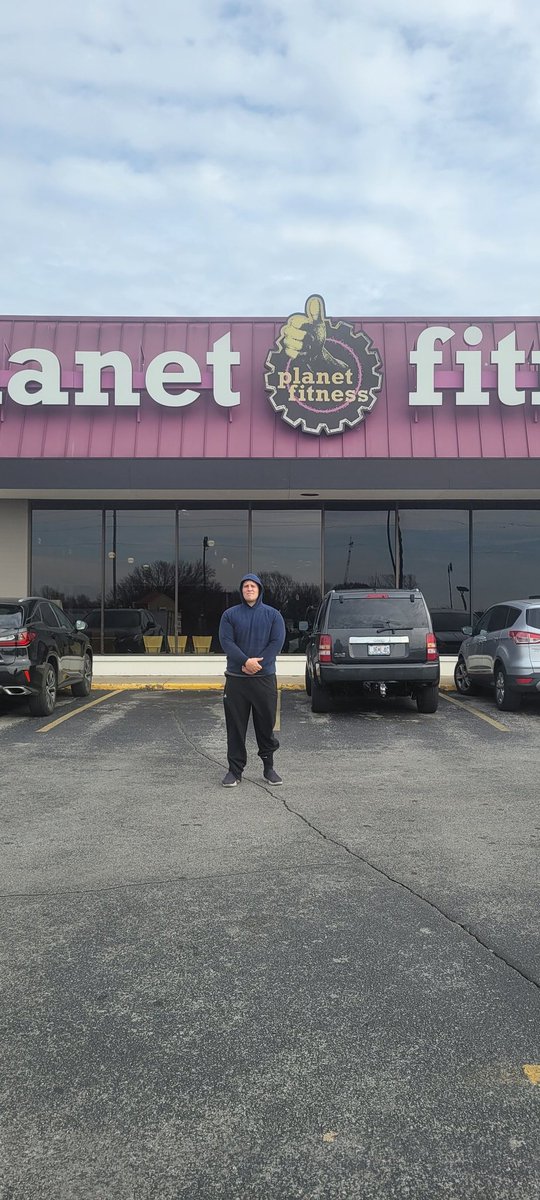 jpischke7's tweet image. When your almost 600 miles away from home on Thanksgiving break and have to he 290 or less by Monday. #BIGGUYPROBLEMS #WRESTLINGSEASON