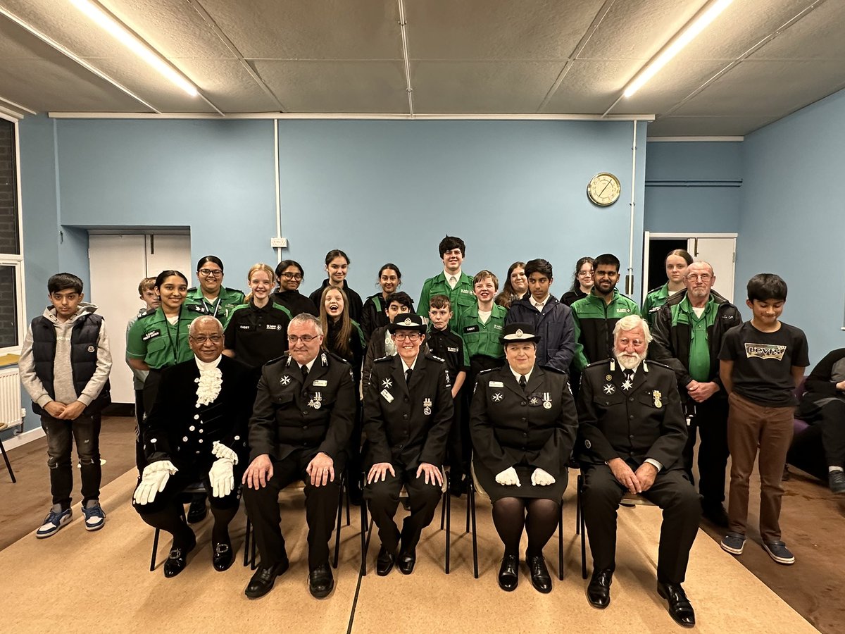TracyGinger0372's tweet photo. @BucklandsEndASU amazing award evening with our cadets receiving their certificates and stage awards https://t.co/ivKLJpmlkL