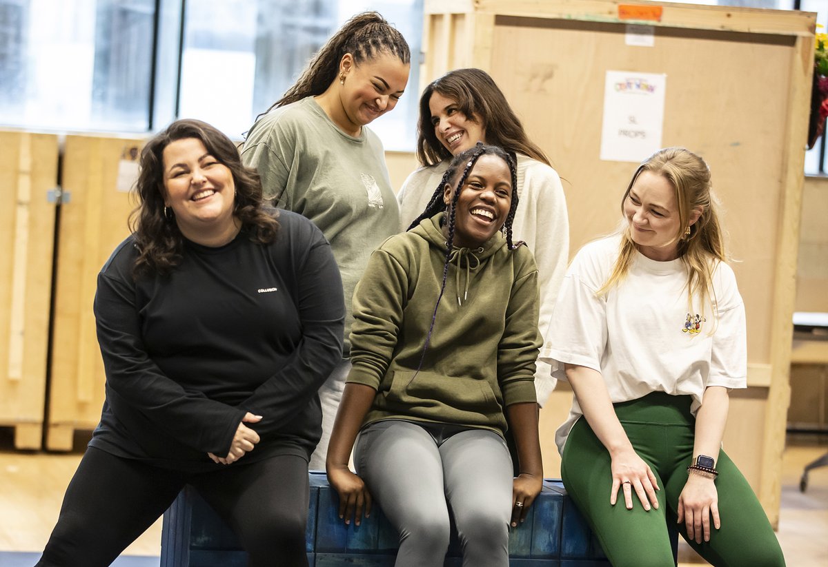 FantasticallyGW's tweet photo. A sneak peak into our rehearsals with these gorgeous shots by @peachyraith! Stay tuned for a behind the scenes video tomorrow! 👀
#behindthescenes #rehearsals #uktheatre #sixthemusical #heathersthemusical https://t.co/YTsZZi695d