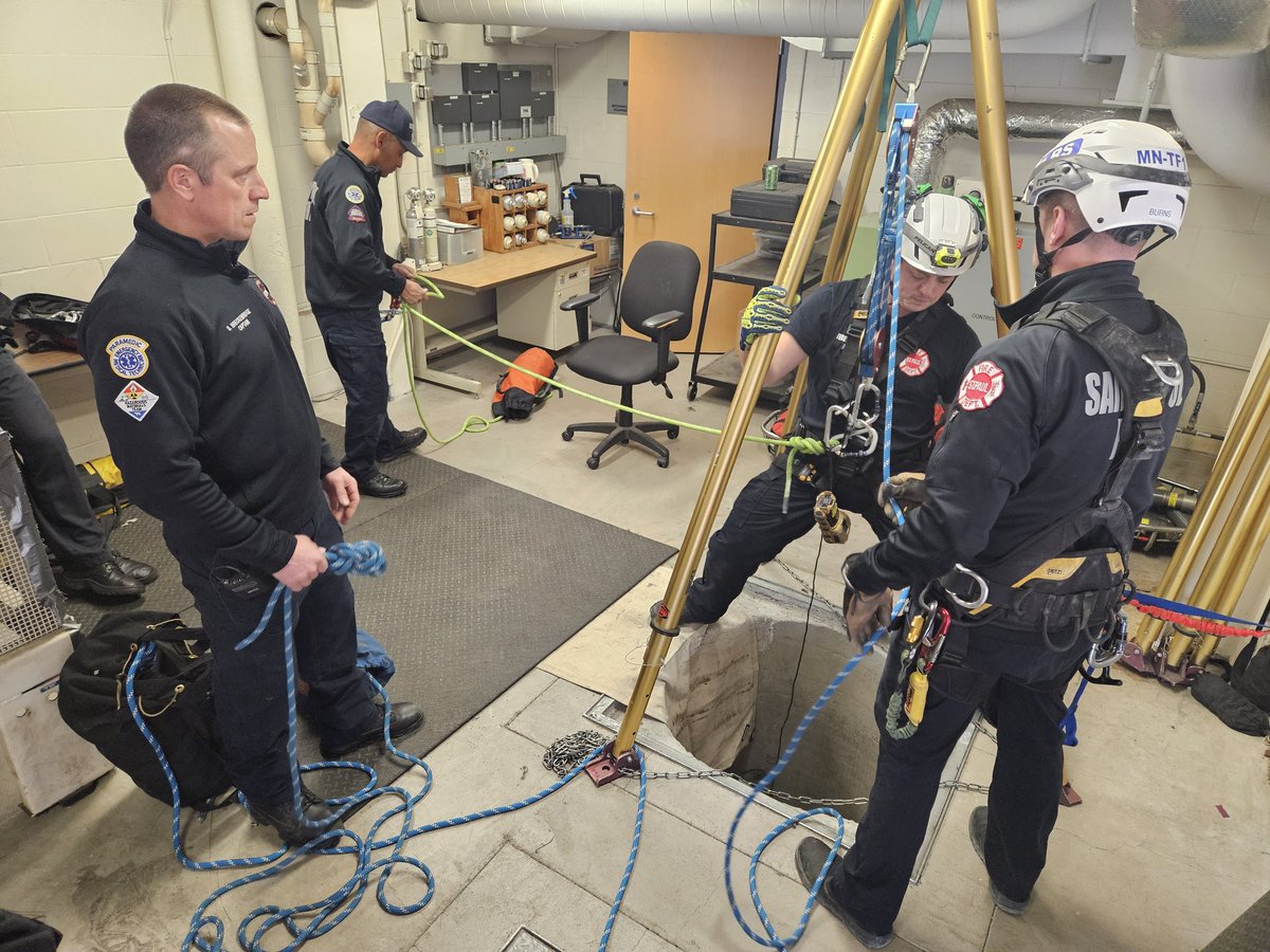 The Advanced Technical Rescue team for @StPaulFireDept did a demo for us on rescues in confined space. The crew had to recover a body from a cave Wednesday night underneath Kellogg Blvd by the Saint Paul RiverCentre. Details on the dangers/challenges they faced at 10 on @WCCO.