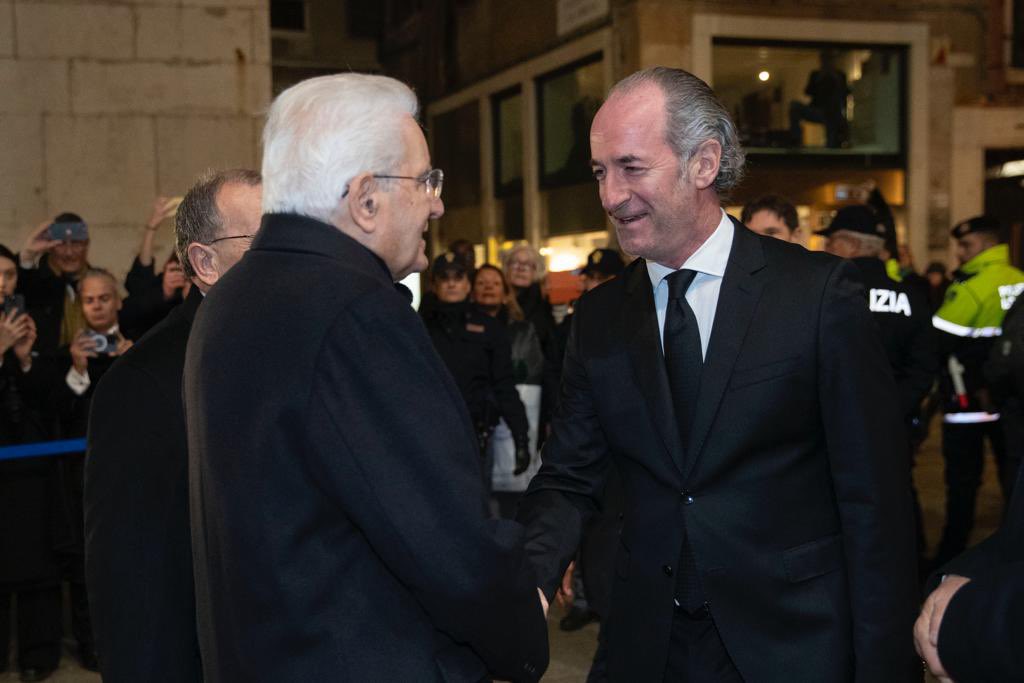 zaiapresidente's tweet image. 🎭🏤 È stato un piacere partecipare questa sera, insieme al Presidente della Repubblica Sergio Mattarella, all’inaugurazione della stagione lirica del @teatrolafenice di Venezia.