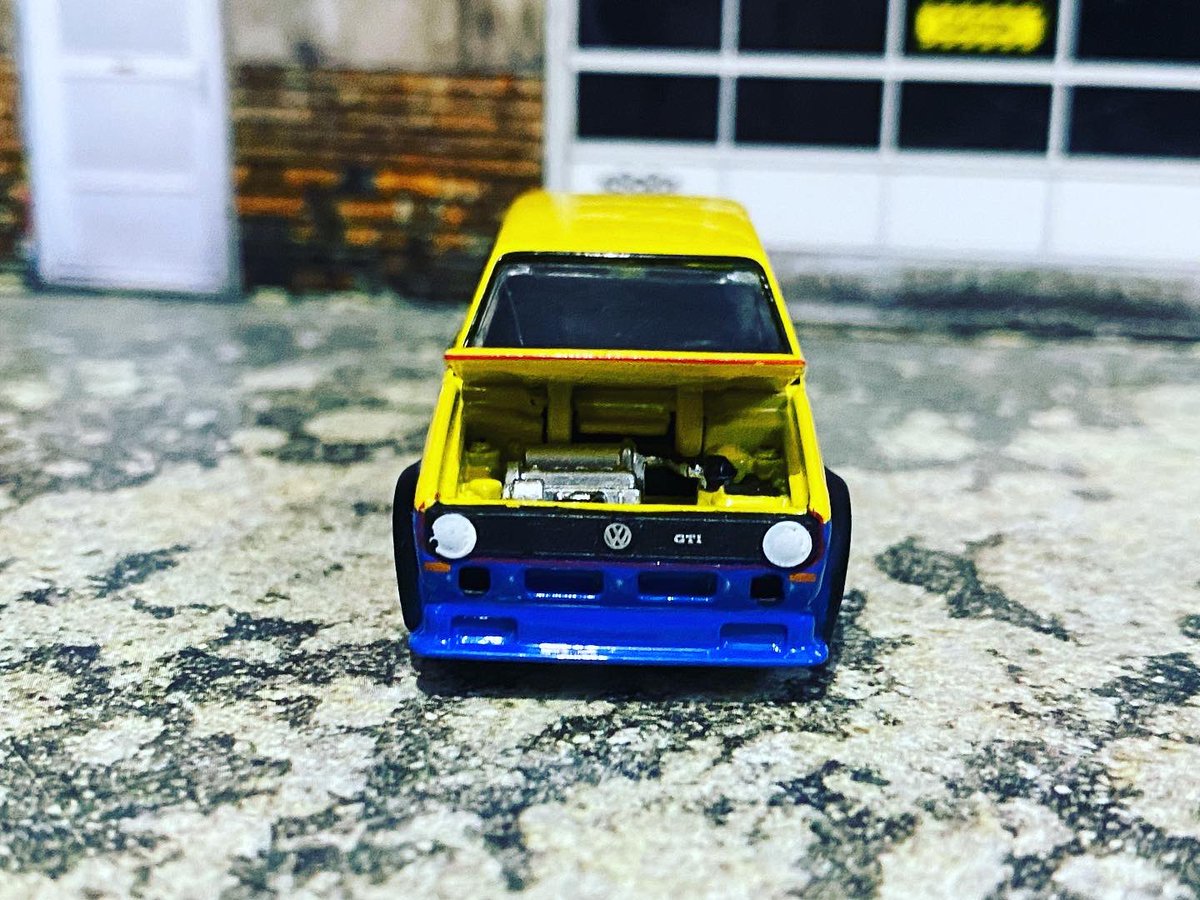 HunterGarage1's tweet photo. Excelente viernes banda coleccionista aquí andamos al trabajando duro, ¡NO PAIN NO GAIN!

#volkswagen #golfmk1 #volkswagengolf 

@glcollectibles @volkswagen @vw @volkswagendr @vwbrasil 

1976 Volkswagen Golf MK1 de Greenlight https://t.co/ONuH0oefDZ