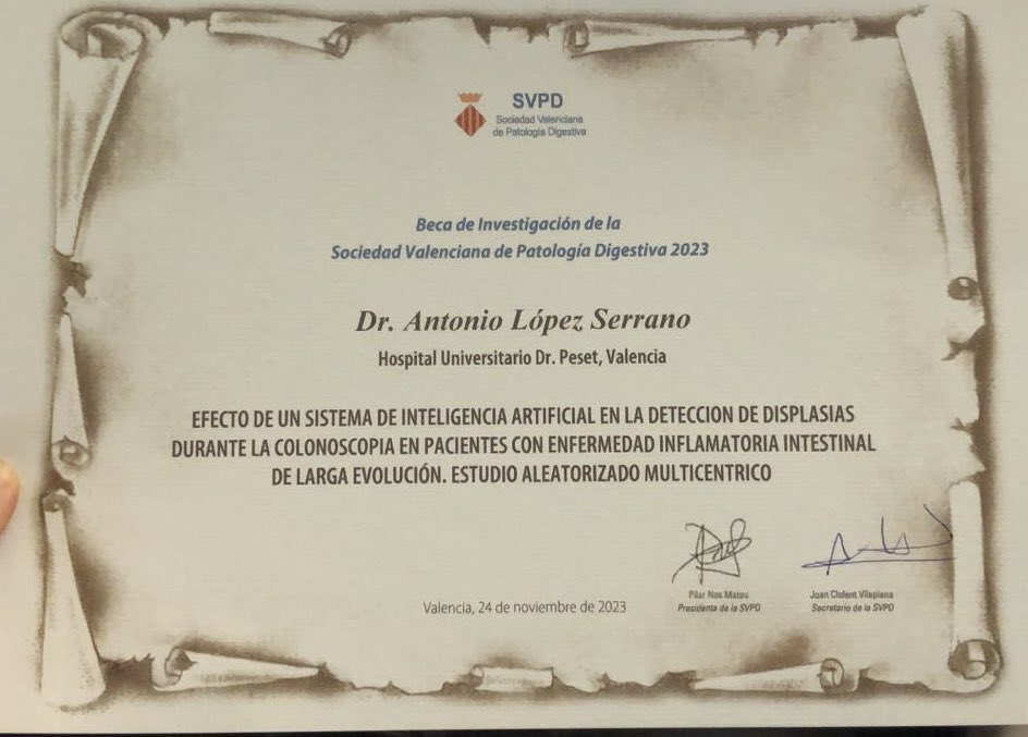 Nuestro residente MohammedFquihi recogiendo la beca de investigación concedida a nuestro Servicio por la SVPD <a href="/SVPDweb/">SVPD</a>. Enhorabuena!!