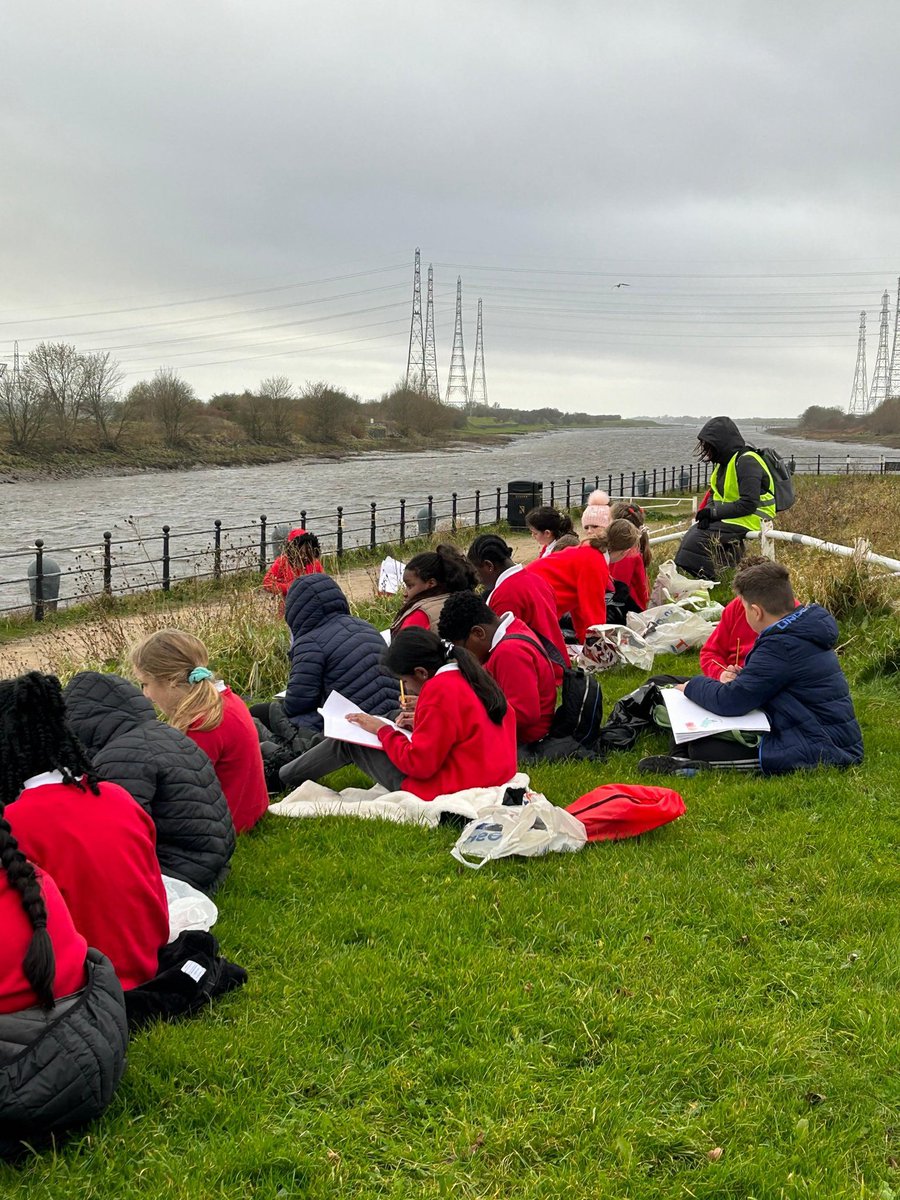 RoebuckSchool's tweet photo. Oak Class also enjoyed their walk down to the #RiverRibble. They spotted many features of a #river and could confidently talk about sources, mouth, #tributaries and #meanders like amazing #geographers ๐ https://t.co/baOwRCB5BT