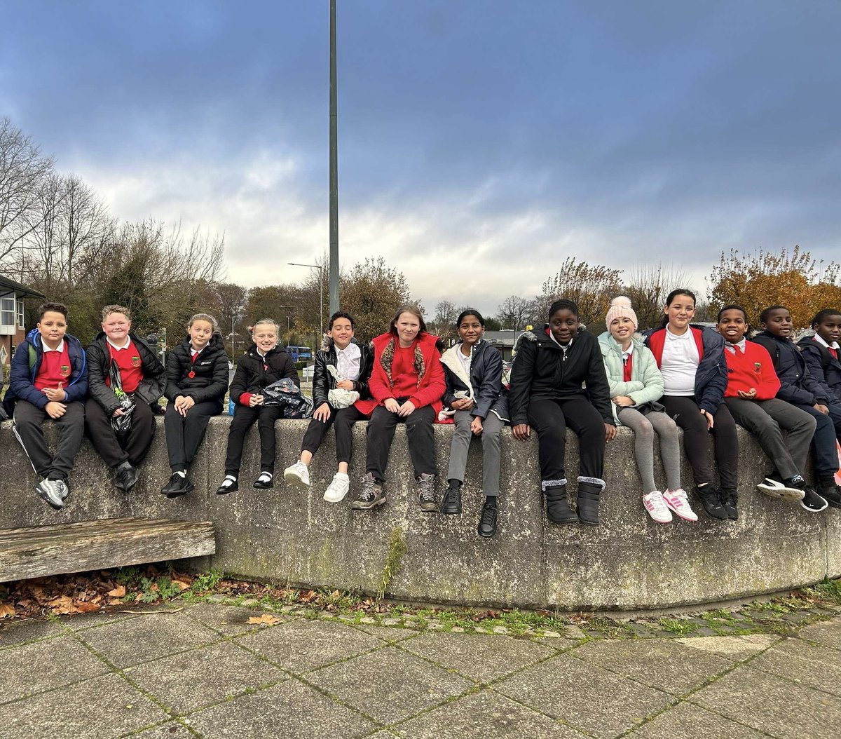 RoebuckSchool's tweet photo. Oak Class also enjoyed their walk down to the #RiverRibble. They spotted many features of a #river and could confidently talk about sources, mouth, #tributaries and #meanders like amazing #geographers ๐ https://t.co/baOwRCB5BT