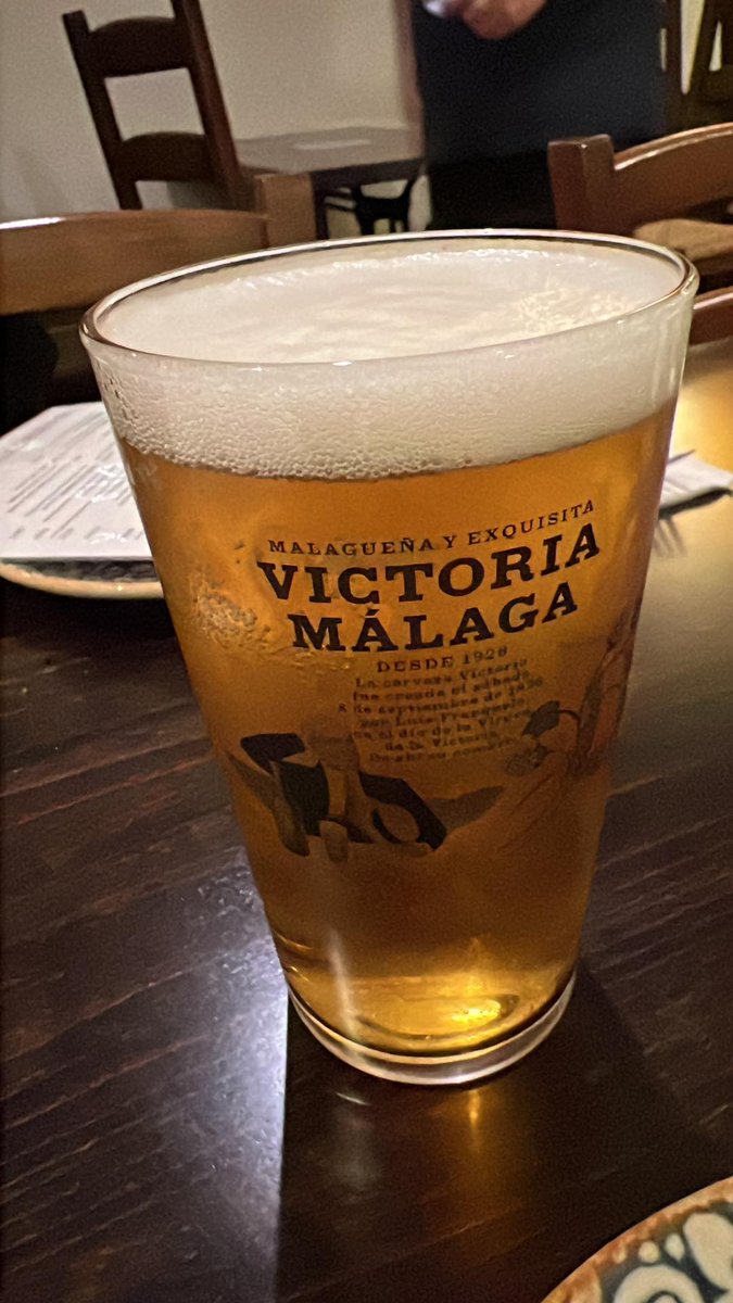 MattLostBoyo's tweet photo. Spending Christmas in Southampton with @MarcLostBoyo, so the joy when he just sent me these live images from a Southampton bar tonight 🙌 #VamosVictoria https://t.co/ggABarGzTF