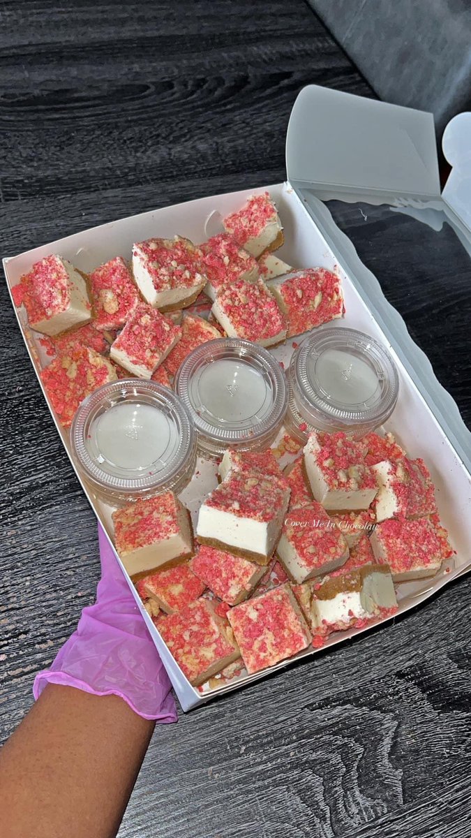 NunnieTheG's tweet photo. Strawberry Crunch Cheesecake Bites 🍓🔥😋 i want someee 😭 https://t.co/cnVGvAbn1z