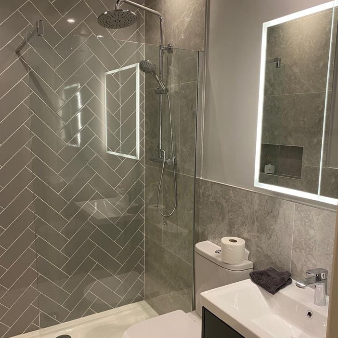 These beautiful tiles are a match made in heaven 😍

👉️ Paradise Silver 60cm x 60cm
👉️ Subway Perla 10cm x 30cm