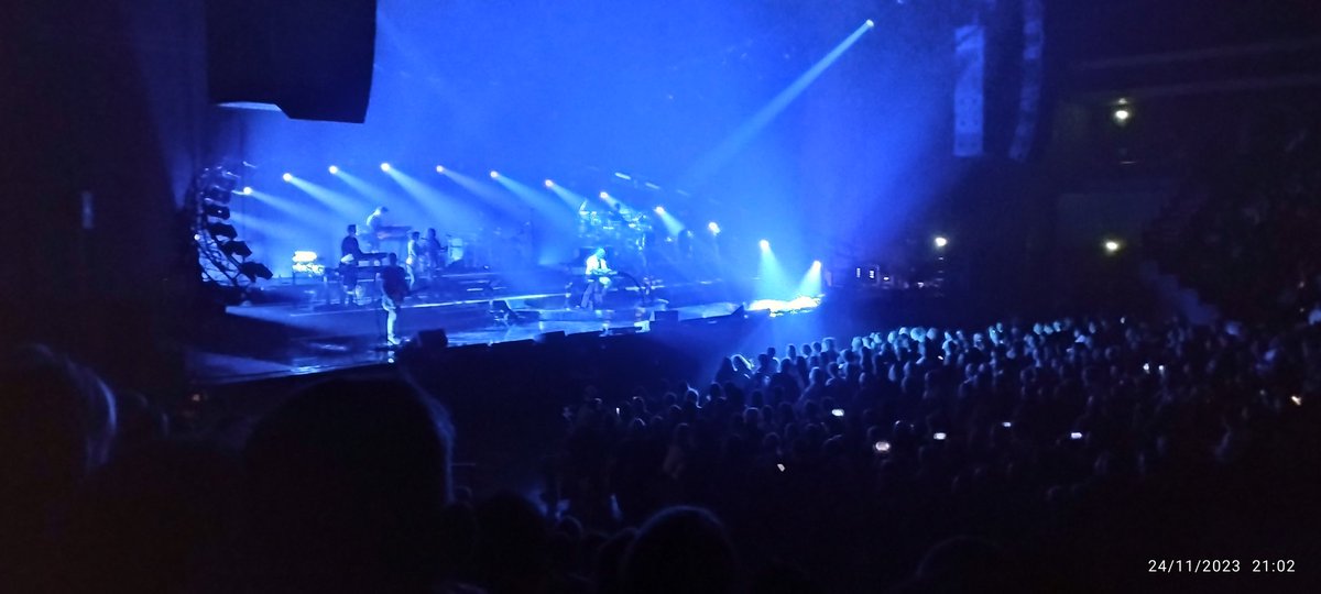 Ce soir c'est <a href="/ObispoPascal/">pascal obispo</a> tournée des 30 ans #arenareims là au moins je n'entends pas la 🌧️