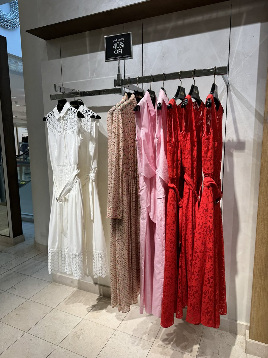 NeilRetail's tweet image. Neiman Marcus merely dabbling in Black Friday - it’s all a bit beneath them!
#BlackFriday #NeimanMarcus