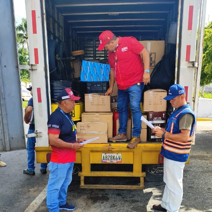 SENIAT_Oficial's tweet photo. El #SENIAT a través de la #AduanaPSanAntonioDelTáchira conjunto a la #GerenciaDeTributosRegiónLosAndes se encuentran desplegados en el punto de control #LaTendida del estado #Táchira, velando por el cumplimiento de la legislación aduanera y tributaria
#ElEsequiboEstáDeNuestroLado https://t.co/bsT3WQFoMi
