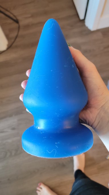 1 pic. hey guys having a lil trouble making rent again, got more things for sale, and if u want to just