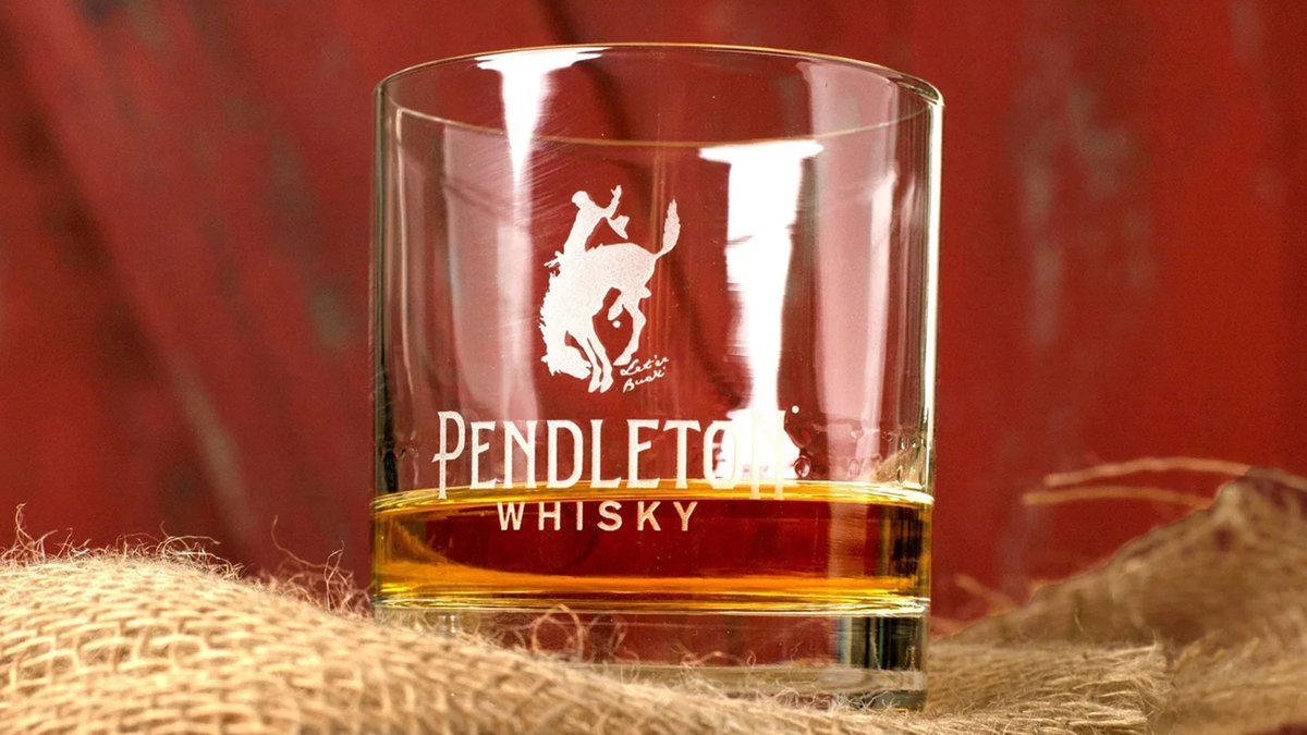 PendletonWhisky's tweet photo. You probably already have your Pendleton Whisky collection on your bar cart, but do you have these eight essentials? Build the ultimate bar setup with this guide: https://t.co/xlgi9fZvbq
#bar #withpendleton #whiskydrinker #whiskytime #whiskylovers #gift https://t.co/jnwVLpiTry
