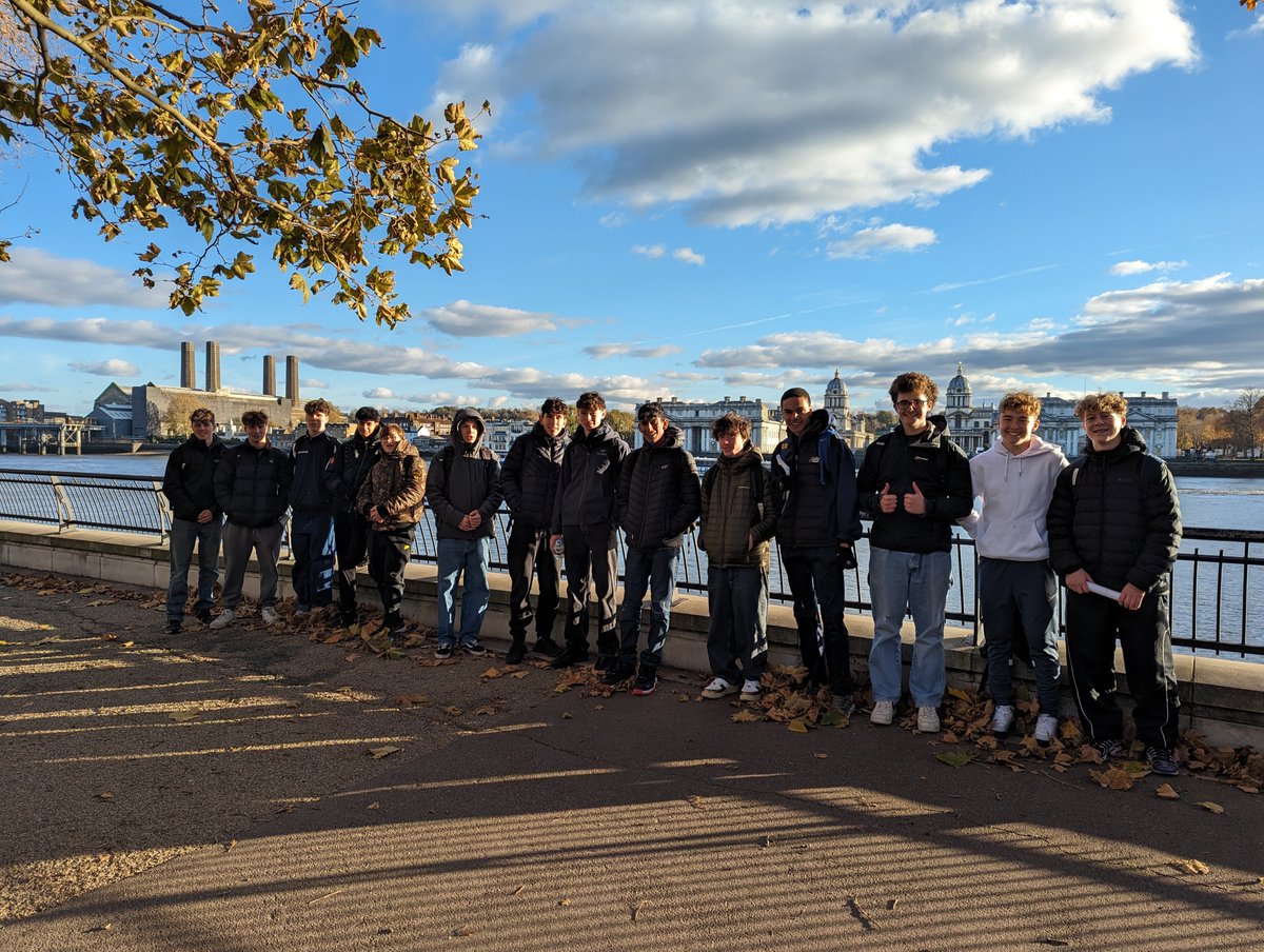 HamptonGeog's tweet photo. Fifth Year geographers braved some chilly conditions 
whilst collecting some fine primary data on land use and environmental quality on the Isle of Dogs. https://t.co/i0WvqYhlzt
