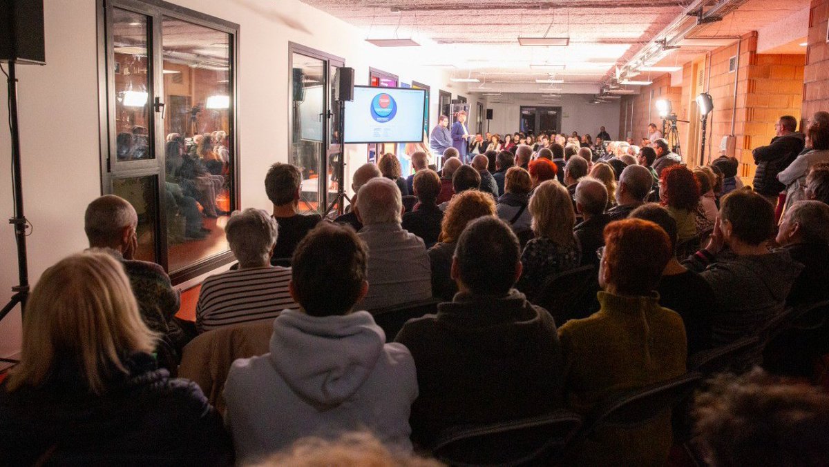 AizpeaOM's tweet image. Martxan da #AgintaldirakoPlan berria herri hobea eraikitzen jarraitzeko. 

Milesker gaur #Agustinak eraikin eraberritua herri-taupadaz bete duzuen guztioi.

Sigamos construyendo un municipio compartido para vivir mejor.