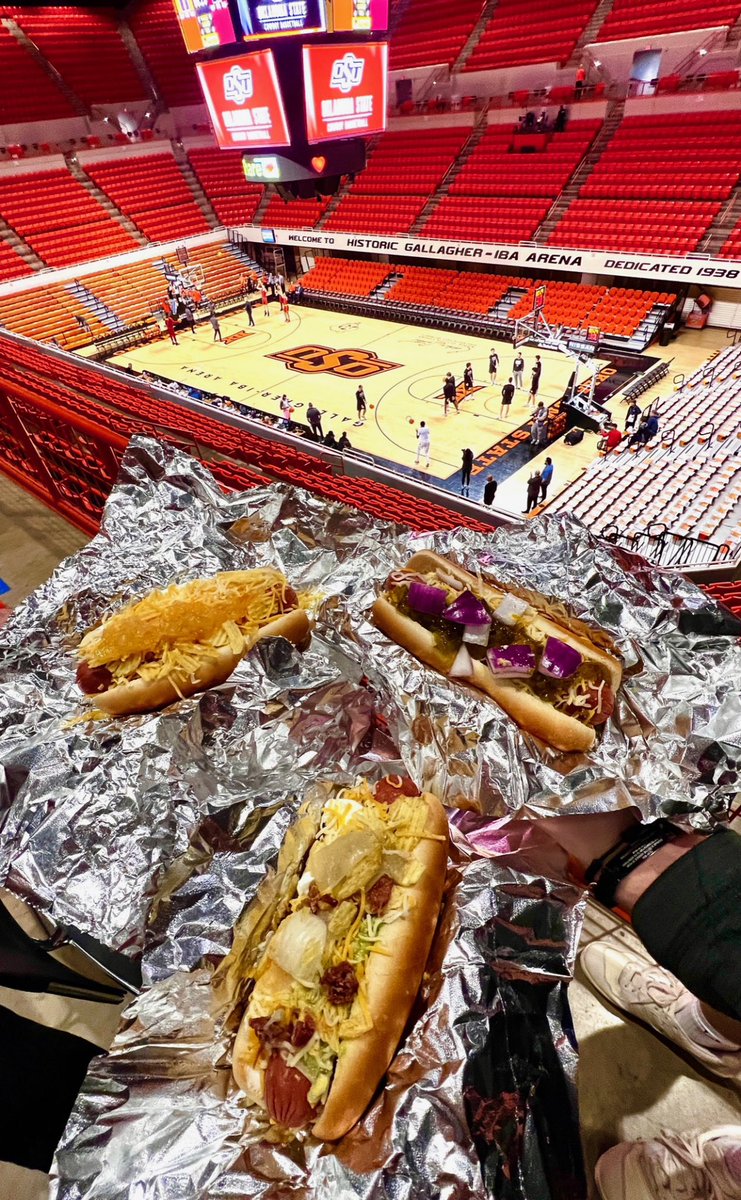 Sick of cooking?😏 Come grab a Curty At tonight’s basketball game 🏀🌭 7pm!