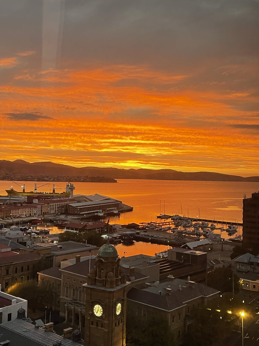 KathrynEnti's tweet photo. @WLH1972 Sunrise Hobart https://t.co/3gPSclD1r4