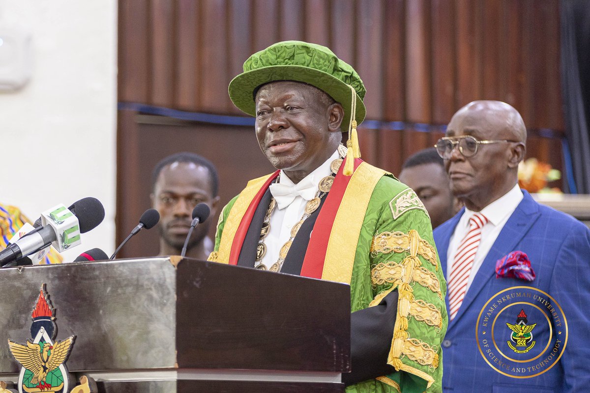 Thevokofficial's tweet photo. 📍📍ATTENTION GENERAL PUBLIC📍📍

The Great Chancellor of the esteemed KNUST, His Royal Majesty Otumfuo Osei Tutu II, pleads with his fresh graduates not to leave the country in search of greener pastures, as their lives are better off here than abroad❤️⭐ https://t.co/uy3umdx4pt