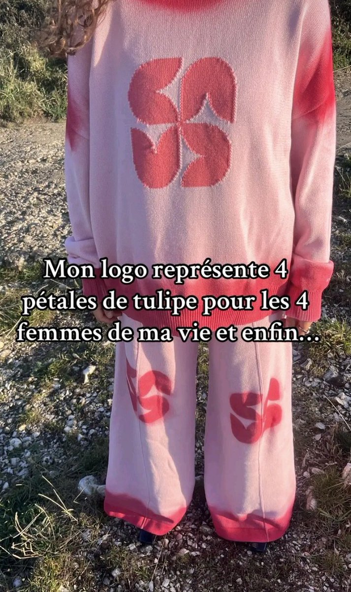 Tameresorciere's tweet photo. Y a une marque sur TikTok, l'origine story est mignonne de fou, mais on dirait une X gammée, ... 
Vous en pensez quoi ? https://t.co/zbxV6HKP8Z