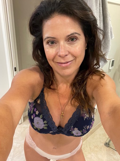 I&rsquo;m completely lying on the couch all day https://t.co/MDk6F3BbgY