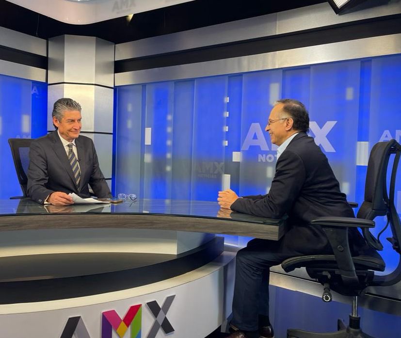 Envío una felicitación a mi amigo Carlos González por estos 20 años al frente de <a href="/AMXNoticias/">Agencia Mexiquense de Noticias</a>, mi reconocimiento a tu labor y trayectoria periodística. Muchas felicidades.