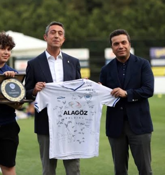 Daha bir merakla araştırdım

Kara para ve bahis cenneti olarak adlandırılan Balkan coğrafyasında başka hangi Türk'ün ismi var?

Ali Koç'un Vardar'ı almak üzere olduğu haberlere yansımış.

Google'a Vardar owner yazınca da Ali Koç'un resmi çıkmakta