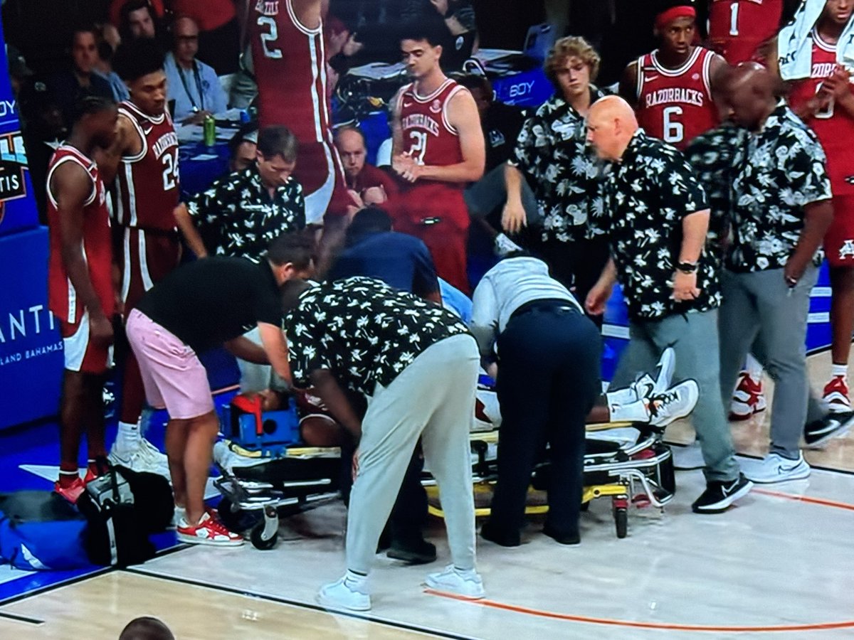 GoodmanHoops's tweet photo. This is terrible. Such a scary situation down in the Bahamas with Arkansas Tramon Mark. 

Stretcher took him off the court after a hard fall. 

Just hoping he is OK. https://t.co/sdPc7evCcY