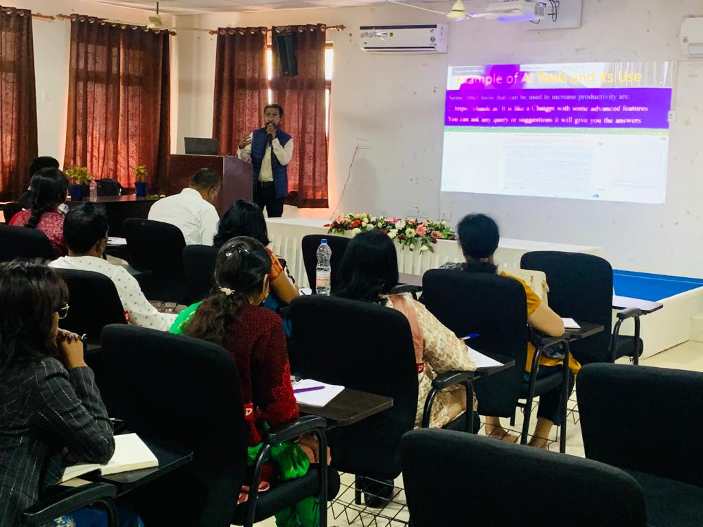 RrrlfKolkata's tweet image. Mr. Arvind Sahu, Librarian, @bitmesra took session on &quot;Modern ICT tools &amp;amp; techniques with special reference to AI tools for Public Libraries&quot; in the 37th Capacity Building Program of NML at @jcert_official.
The program will continue till 25.11.23.
#BooksforAll
#LibrariesforAll