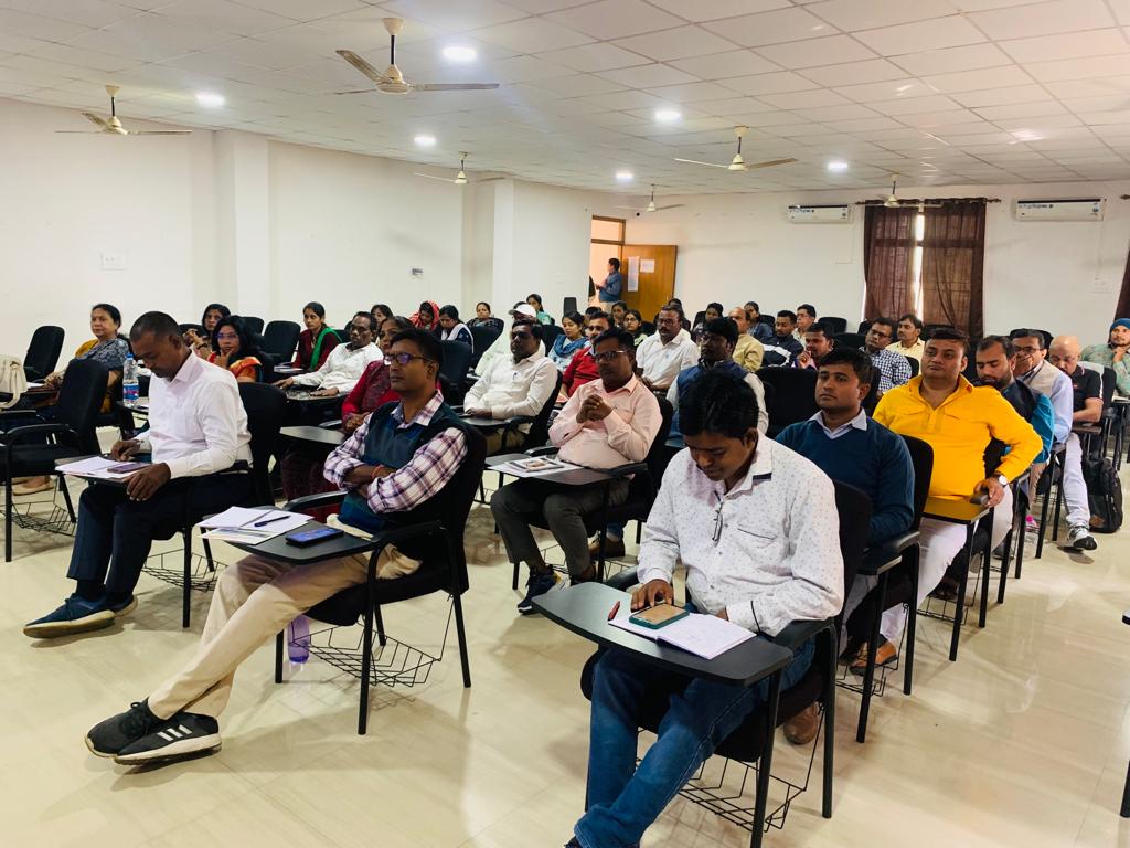 RrrlfKolkata's tweet image. Mr. Arvind Sahu, Librarian, @bitmesra took session on &quot;Modern ICT tools &amp;amp; techniques with special reference to AI tools for Public Libraries&quot; in the 37th Capacity Building Program of NML at @jcert_official.
The program will continue till 25.11.23.
#BooksforAll
#LibrariesforAll