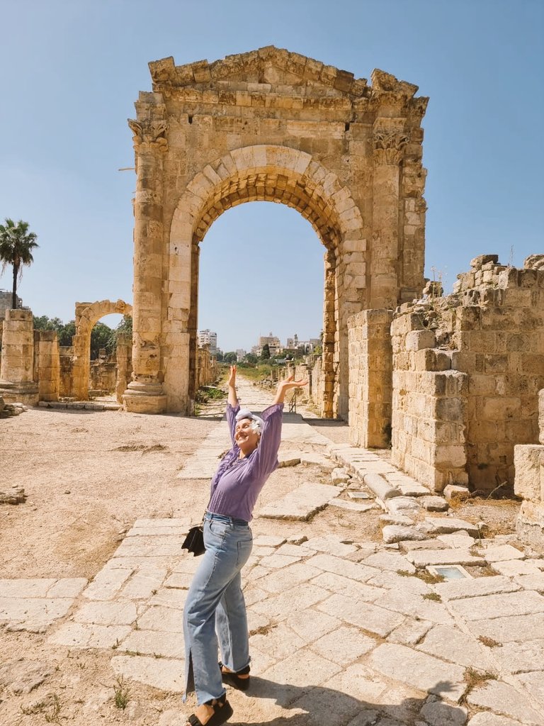 Lebanon, Tyre or Sour is the Lebanese southern, most beautiful historical city, no wonder why #israel occupied it in 1982 located on the Mediterranean Sea, with beautiful weather and good people