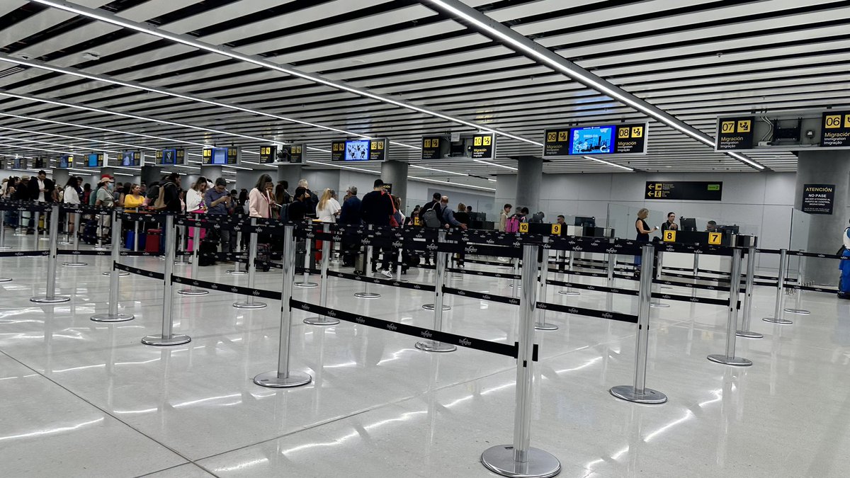 meetingspanama's tweet photo. #Conectividad "Destacado crecimiento en el Aeropuerto Internacional de Tocumen durante octubre de 2023".

En el mes de octubre de 2023, el Aeropuerto Internacional de Tocumen experimentó un notable aumento en la cantidad de pasajeros procesados, alcanzando la cifra de 1,532,282. https://t.co/iZj3Tc335a