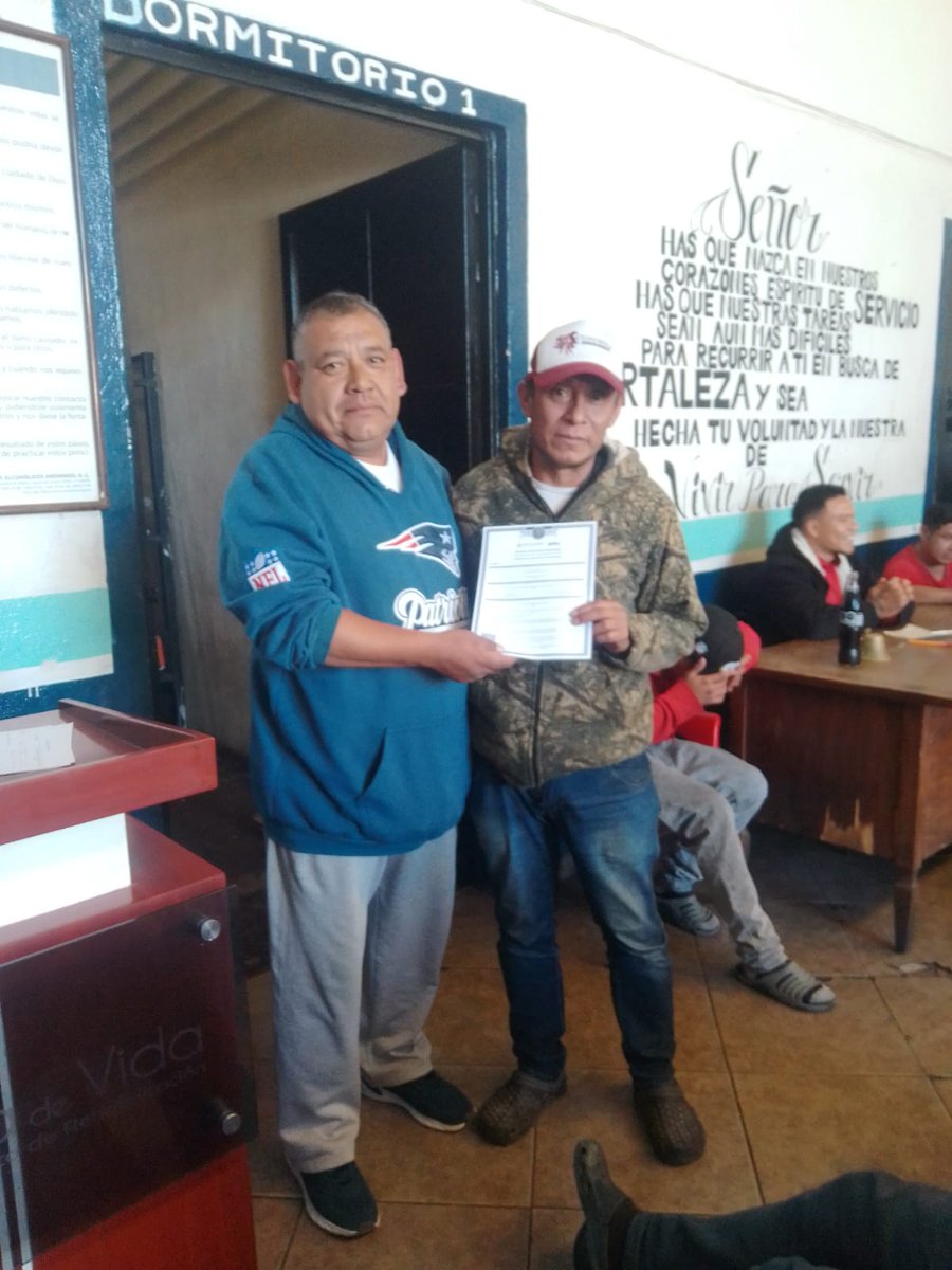 IEEASLP_sgs's tweet photo. En Noviembre  se llevó a  cabo la  entrega de certificados en la Clínica casa de vida  que corresponde a la  Mcr 22 que esta a  cargo del Técnico Abraham en este evento se entregaron a los educandos que terminaron su nivel académico con IEEA. https://t.co/OVl5bUiafx