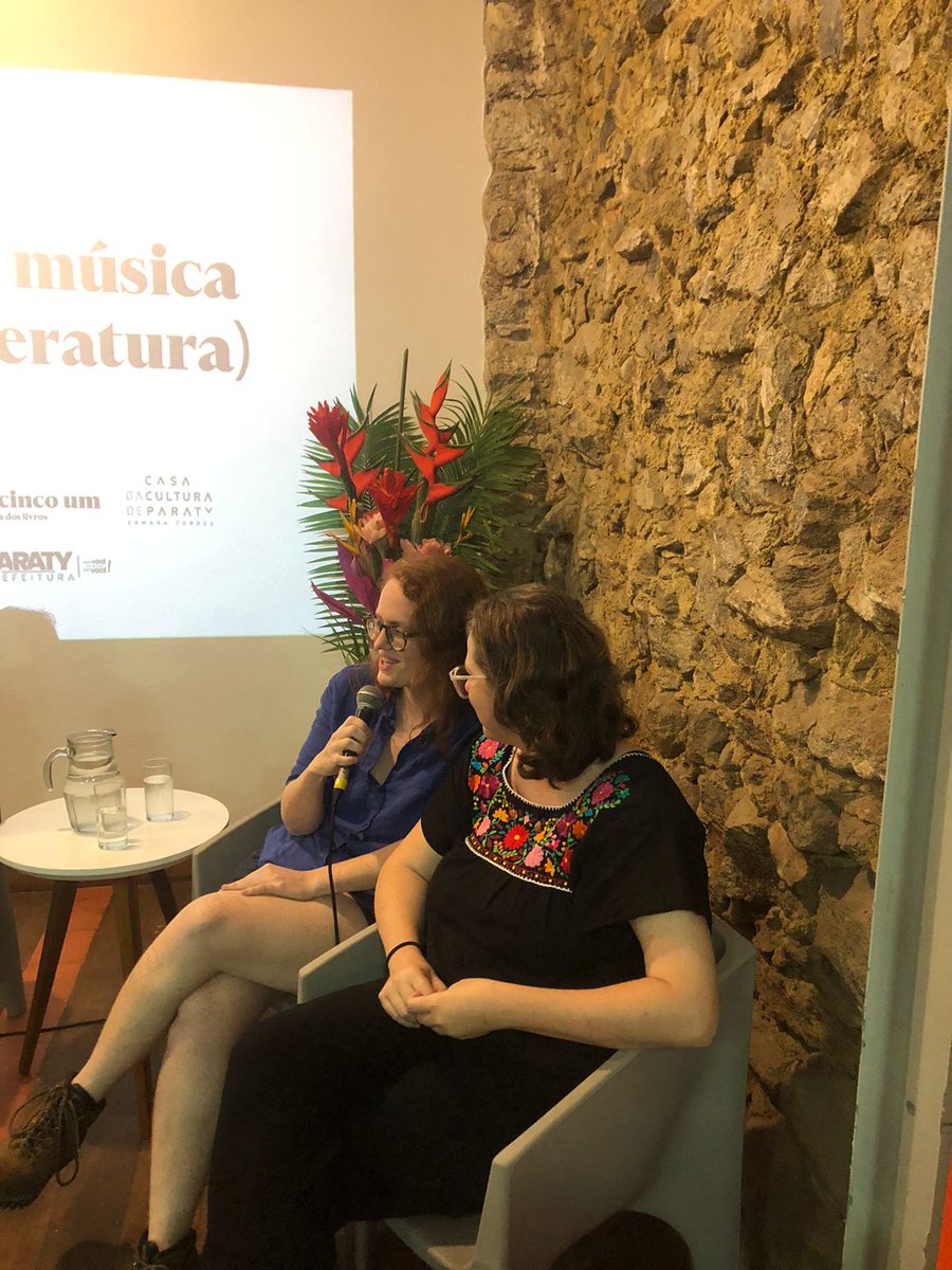 radionovelo's tweet photo. 📚 #FLIP2023 - Compartilhar os bastidores das histórias que contamos no Rádio Novelo Apresenta sempre nos deixa felizes. Agradecemos a todo mundo que lotou a Casa da Música (e da Literatura), e que também aguentou firme na fila do lado de fora. Obrigado, @quatrocincoum! https://t.co/NlxeZ20qjy