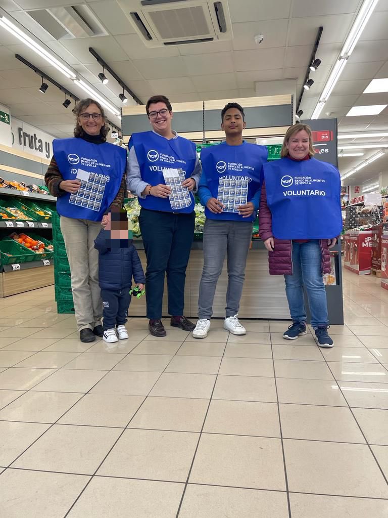 fedcsantaclara's tweet photo. Nuestro alumnado colabora con el Banco de Alimentos durante los días 24 y 25 de noviembre. Estamos en el supermercado Día.¡Tuayuda es importante! https://t.co/Mkvn1ZOw4p