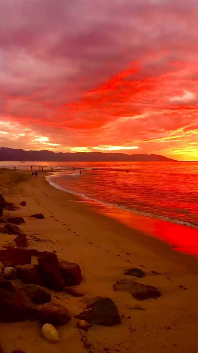 There is no better scenery than in memory, so the best thing is not to revisit the same place.