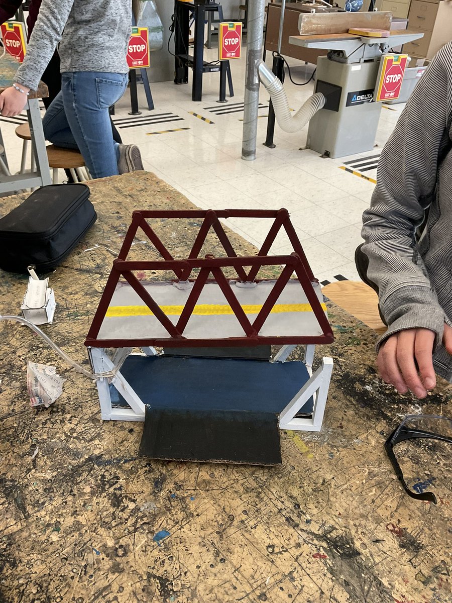 MsPolowin's tweet image. 🔧 Students embracing their inner engineers &amp;amp; using hydraulics to dream up solutions for the Global Goals from water access to renewable energy, these students are engineering their way to a sustainable future. 🚀⚙️@LisaRJobson @OCDSB @FisherSummit #STEM #TeachSDGs @LSF_LST