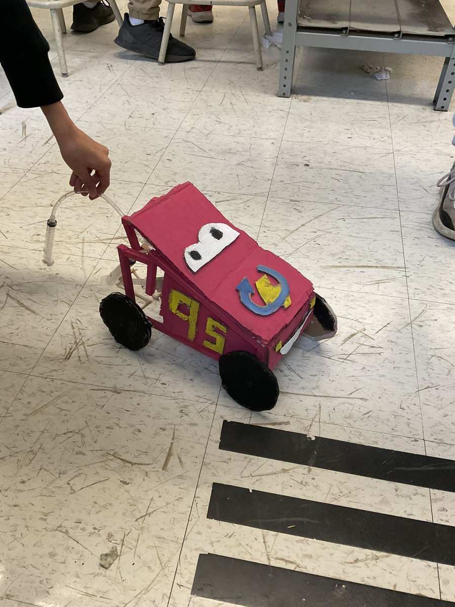 MsPolowin's tweet image. 🔧 Students embracing their inner engineers &amp;amp; using hydraulics to dream up solutions for the Global Goals from water access to renewable energy, these students are engineering their way to a sustainable future. 🚀⚙️@LisaRJobson @OCDSB @FisherSummit #STEM #TeachSDGs @LSF_LST